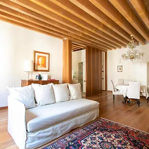 Apartment Calle Teatro Vecchio -, Venice