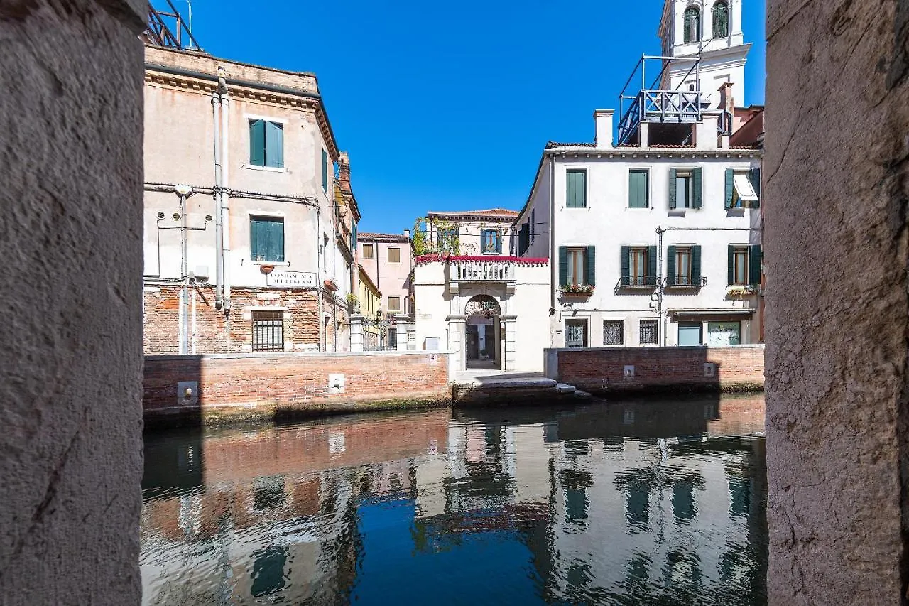 Ln Luxe Apartment Venice Canal View contacts